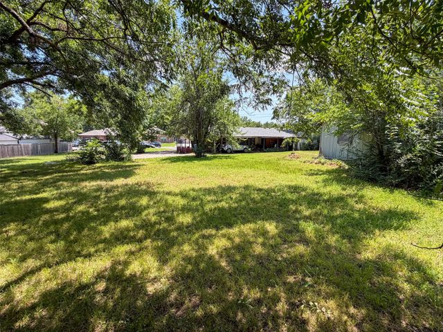 719 E Bullock Street, Denison, TX 75021