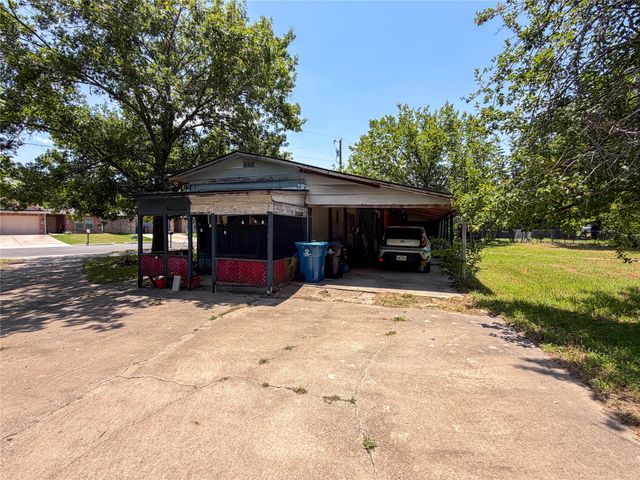 719 E Bullock Street, Denison, TX 75021