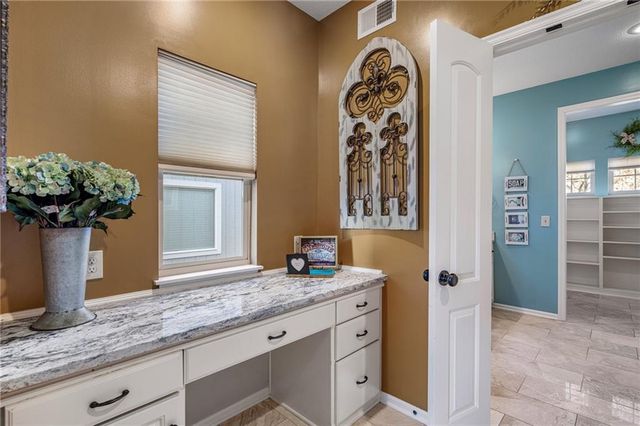 16883 W 164th Place, Olathe, KS 66062