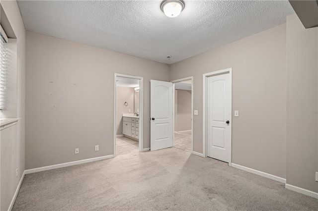 16883 W 164th Place, Olathe, KS 66062