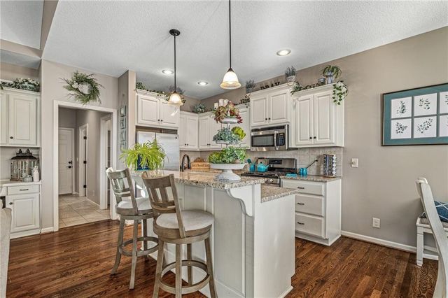 16883 W 164th Place, Olathe, KS 66062