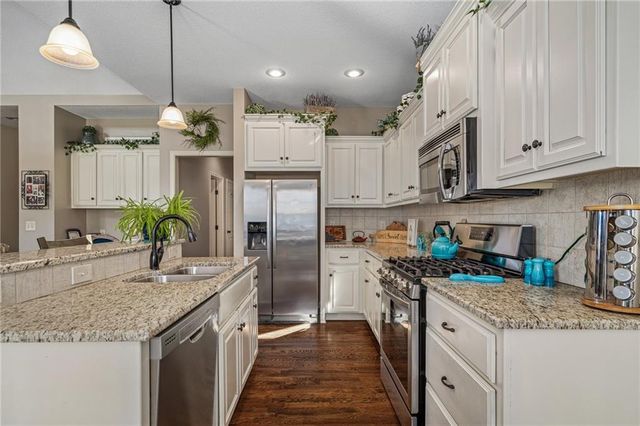 16883 W 164th Place, Olathe, KS 66062