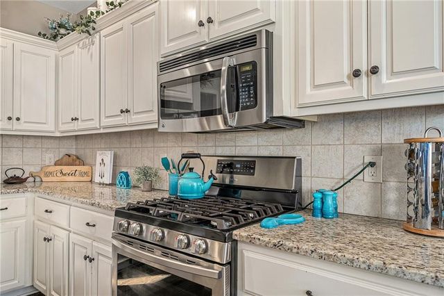 16883 W 164th Place, Olathe, KS 66062