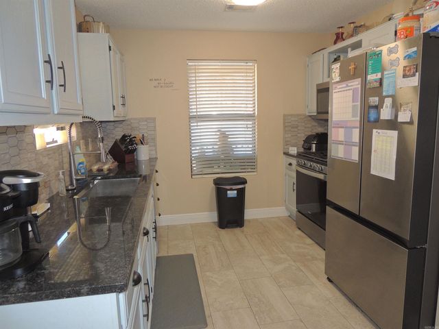 16 Red Oak Place, Maumelle, AR 72113