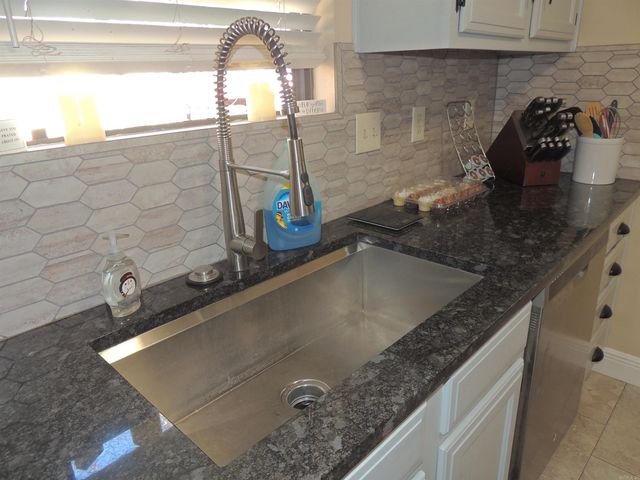 16 Red Oak Place, Maumelle, AR 72113