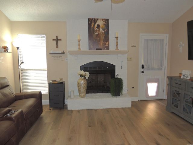 16 Red Oak Place, Maumelle, AR 72113