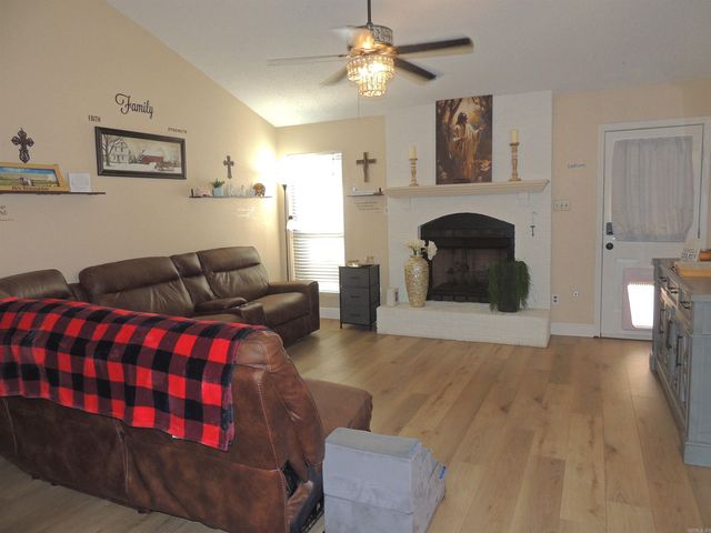 16 Red Oak Place, Maumelle, AR 72113