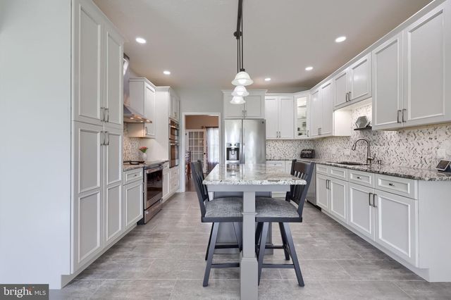 2702 CHESTNUT RUN RD, York, PA 17402