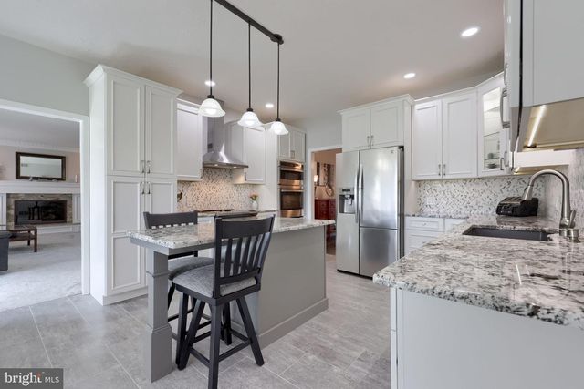 2702 CHESTNUT RUN RD, York, PA 17402