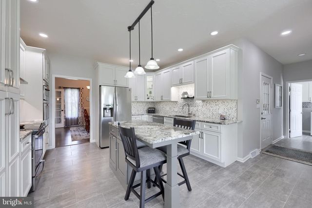 2702 CHESTNUT RUN RD, York, PA 17402