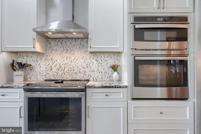 2702 CHESTNUT RUN RD, York, PA 17402