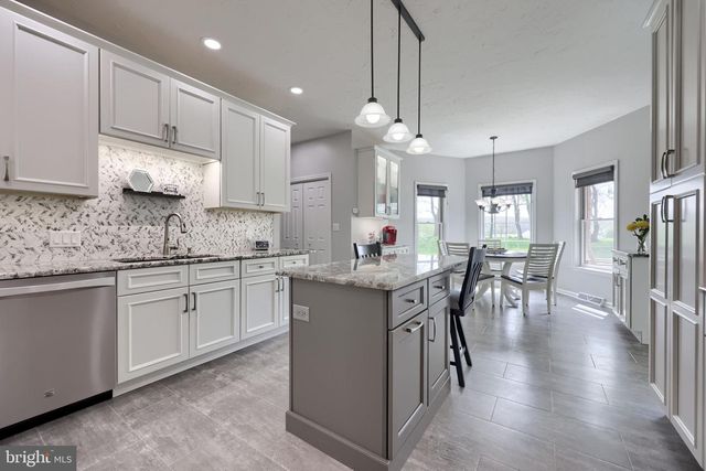 2702 CHESTNUT RUN RD, York, PA 17402
