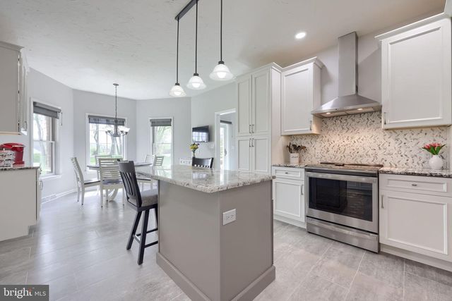2702 CHESTNUT RUN RD, York, PA 17402