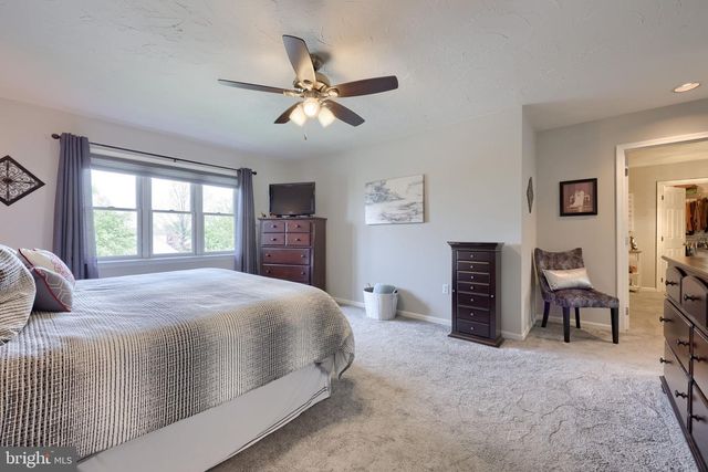 2702 CHESTNUT RUN RD, York, PA 17402