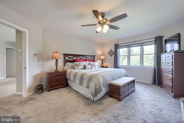 2702 CHESTNUT RUN RD, York, PA 17402