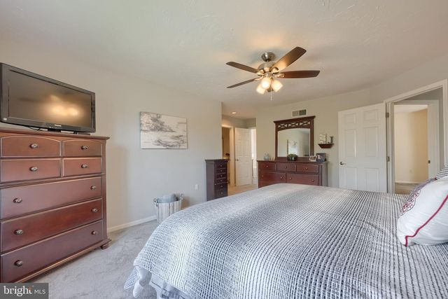 2702 CHESTNUT RUN RD, York, PA 17402