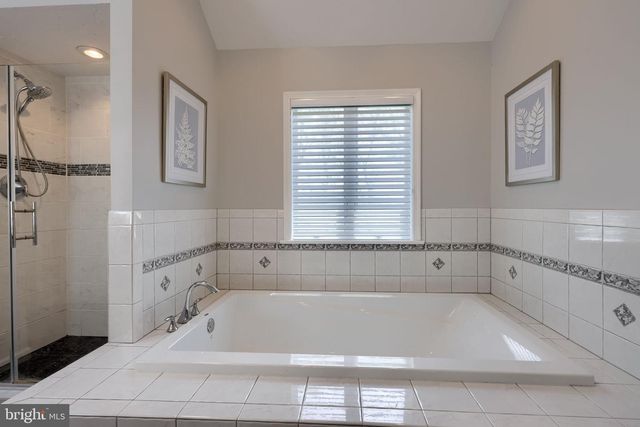 2702 CHESTNUT RUN RD, York, PA 17402