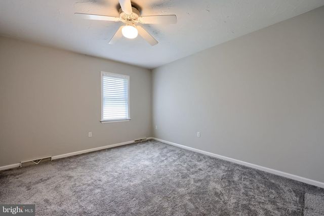 2702 CHESTNUT RUN RD, York, PA 17402