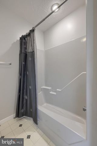2702 CHESTNUT RUN RD, York, PA 17402