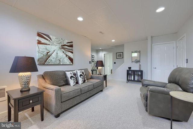 2702 CHESTNUT RUN RD, York, PA 17402