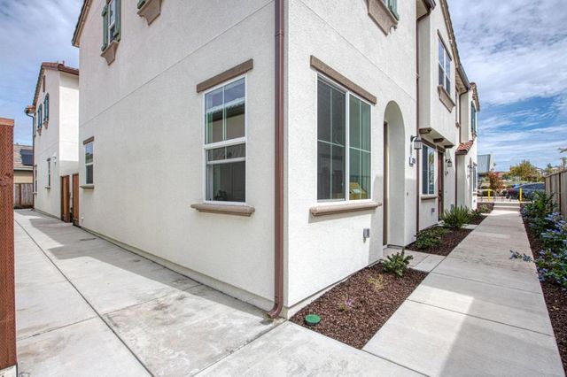 603 Santa Ynez Way B, Marina, CA 93933