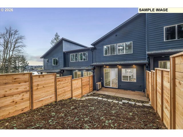 236 Nw MAWRCREST Ave, Gresham, OR 97030