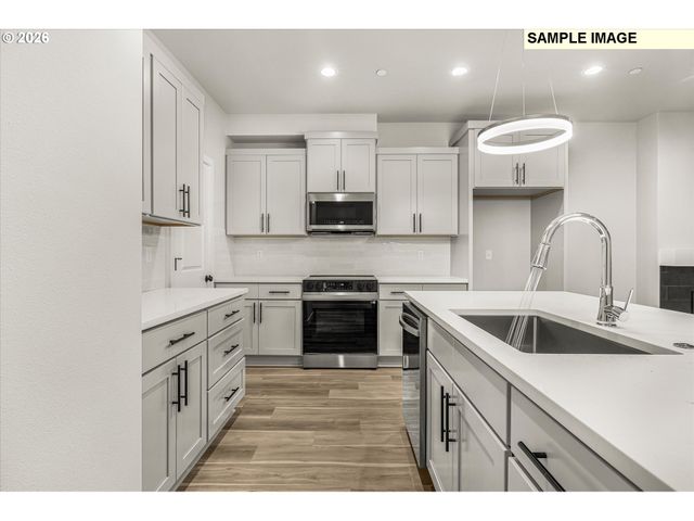 236 Nw MAWRCREST Ave, Gresham, OR 97030