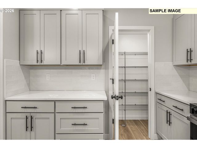 236 Nw MAWRCREST Ave, Gresham, OR 97030