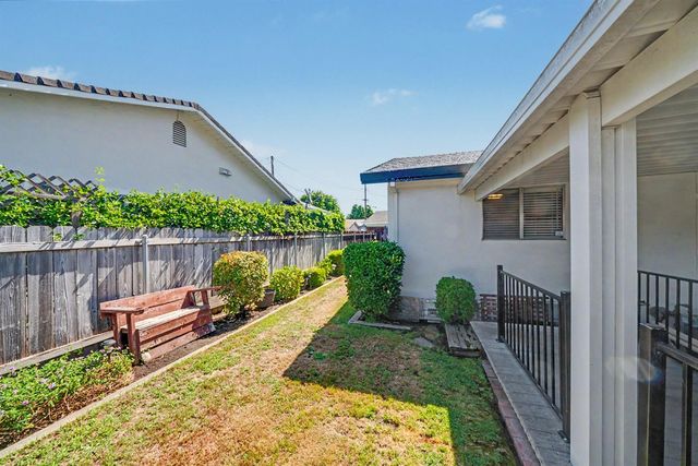 749 Costa Dr, Lodi, CA 95240