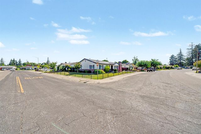 749 Costa Dr, Lodi, CA 95240