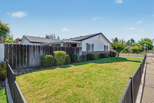 749 Costa Dr, Lodi, CA 95240