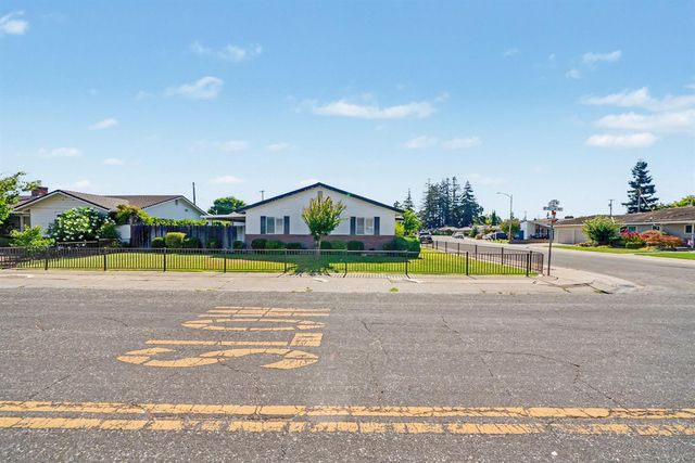 749 Costa Dr, Lodi, CA 95240