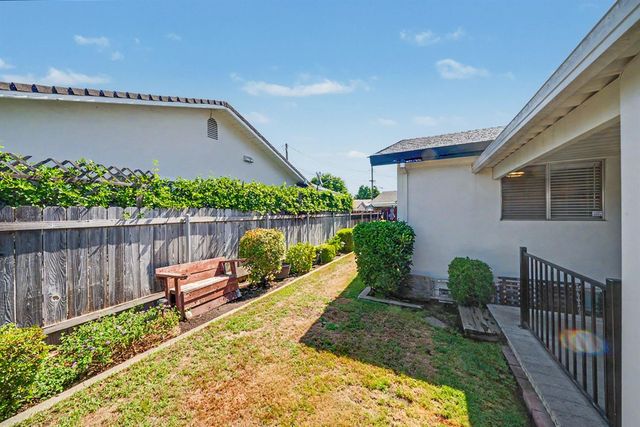 749 Costa Dr, Lodi, CA 95240