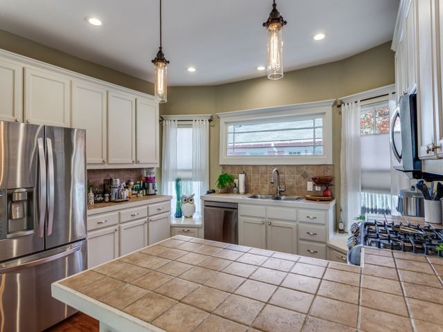 1320 Alston Avenue, Fort Worth, TX 76104