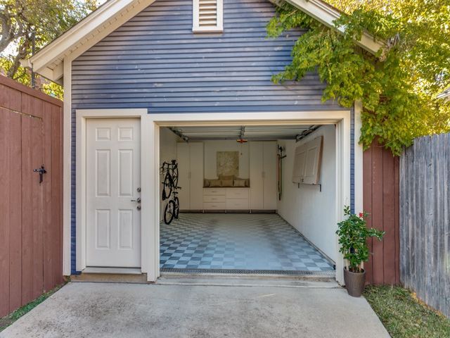 1320 Alston Avenue, Fort Worth, TX 76104