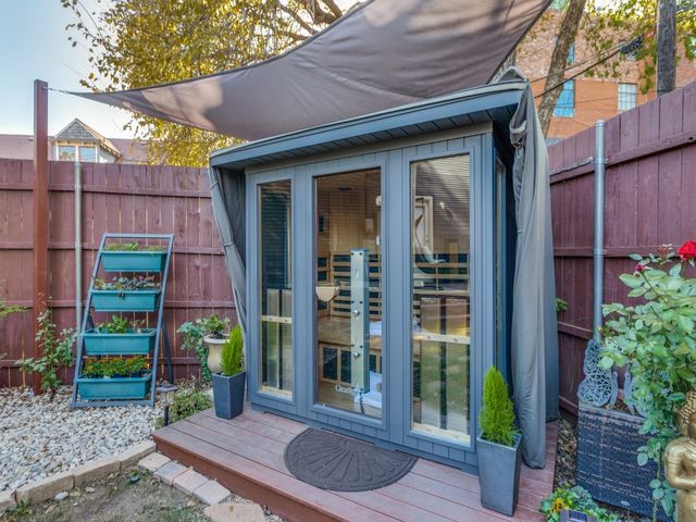 1320 Alston Avenue, Fort Worth, TX 76104