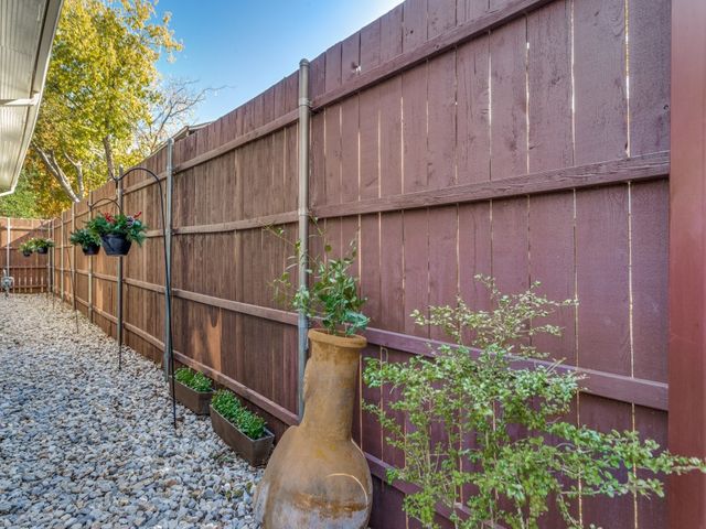 1320 Alston Avenue, Fort Worth, TX 76104