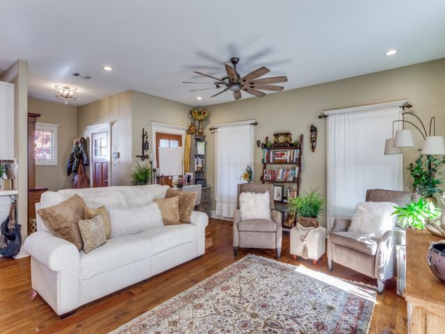 1320 Alston Avenue, Fort Worth, TX 76104