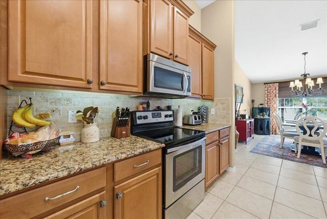 8 Point of Woods Drive, Palm Coast, FL 32164