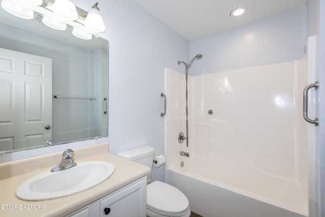 1032 Willow Creek Circle, Maryville, TN 37804