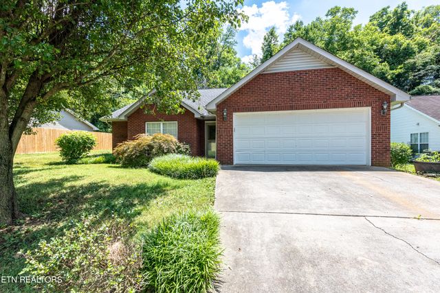 1032 Willow Creek Circle, Maryville, TN 37804