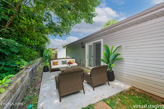 1032 Willow Creek Circle, Maryville, TN 37804