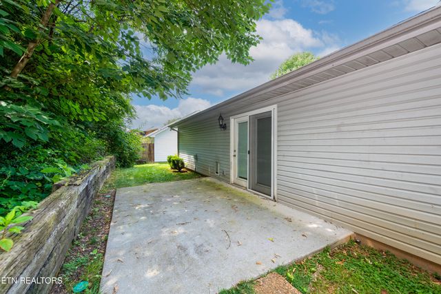 1032 Willow Creek Circle, Maryville, TN 37804
