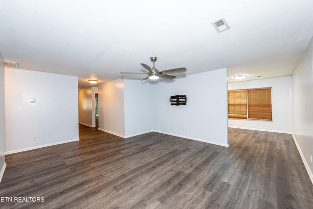 1032 Willow Creek Circle, Maryville, TN 37804