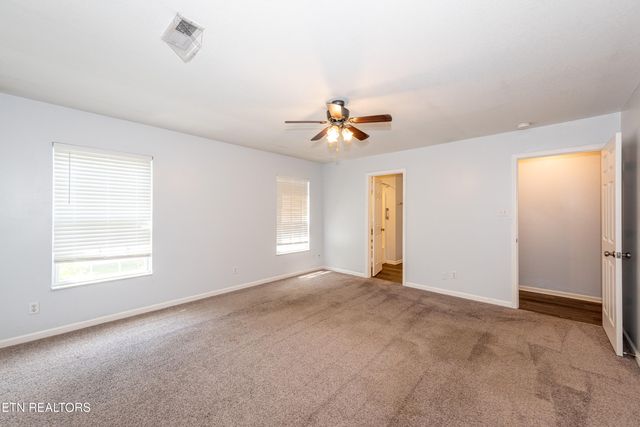 1032 Willow Creek Circle, Maryville, TN 37804