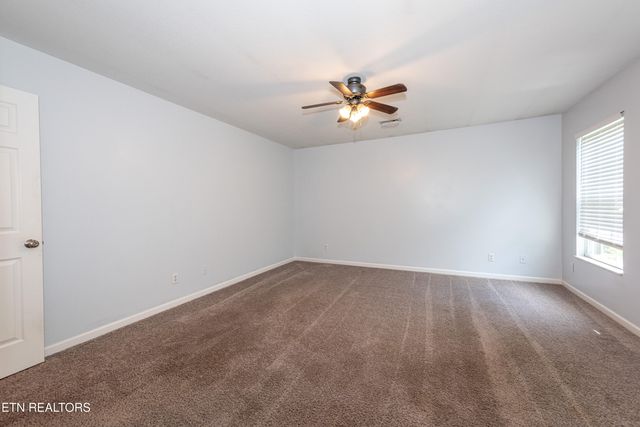 1032 Willow Creek Circle, Maryville, TN 37804