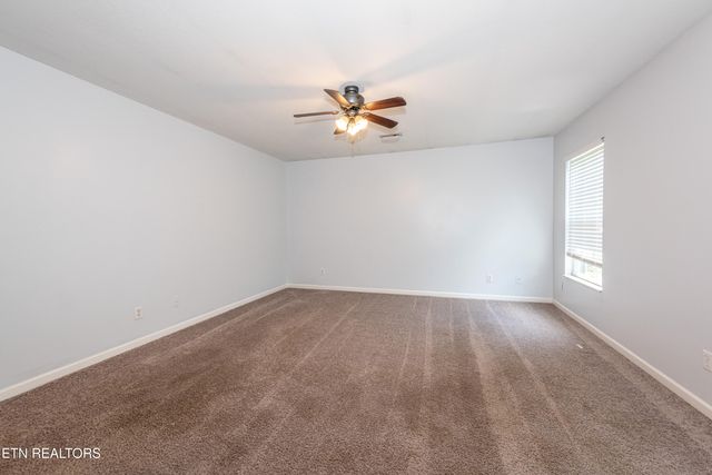 1032 Willow Creek Circle, Maryville, TN 37804
