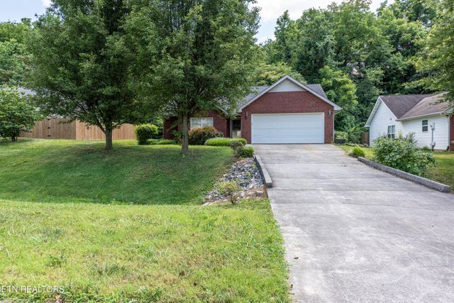 1032 Willow Creek Circle, Maryville, TN 37804