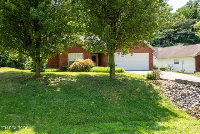 1032 Willow Creek Circle, Maryville, TN 37804