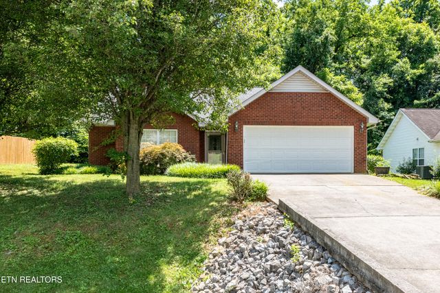 1032 Willow Creek Circle, Maryville, TN 37804